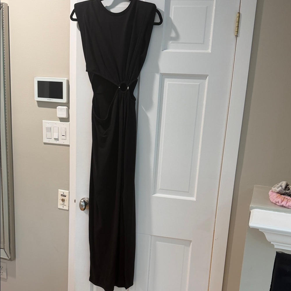 Sleeveless Black Maxi Dress with Side Ring Cutout